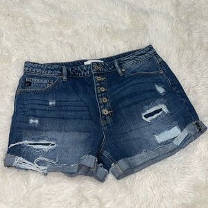 KanCan Estilo Medium Denim Wash Distressed Jean Frayed Hem Shorts